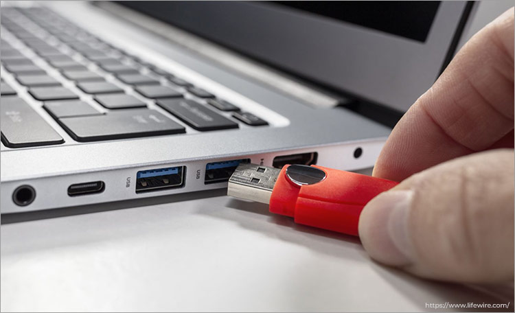 remove-the-USB-storage-device-and-insert-it-in-another-USB-port